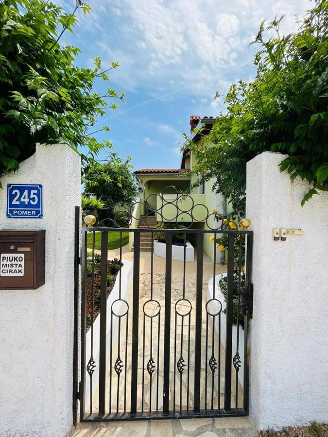 Pomerino Apartmans Bagian luar foto